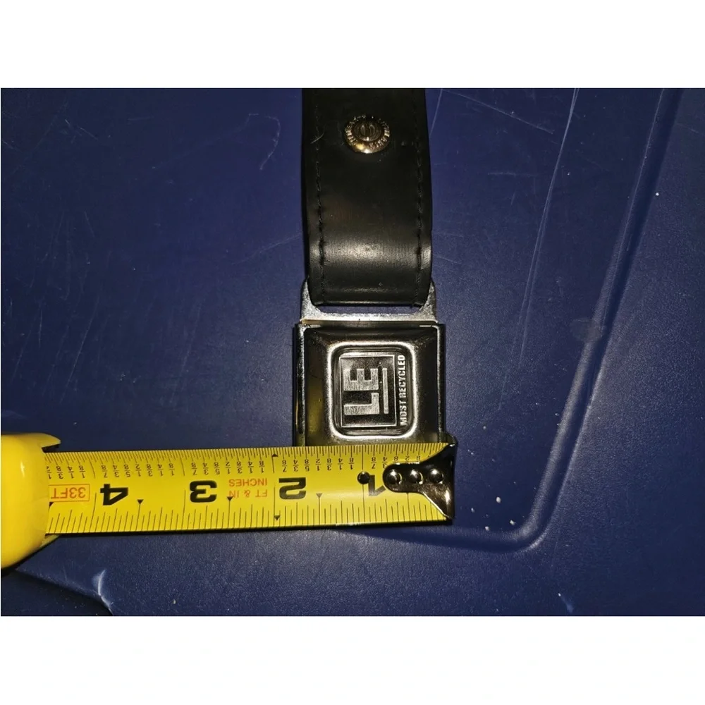 Little Earth‎ seatbelt bet